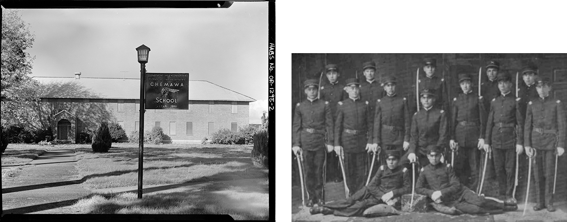 左：一座大型的两层砖砌建筑前的灯柱上的标语，上面写着 “Chemawa School”。；右：一组 14 名身穿军装的年轻人合影留念。 所有人都拿着剑。