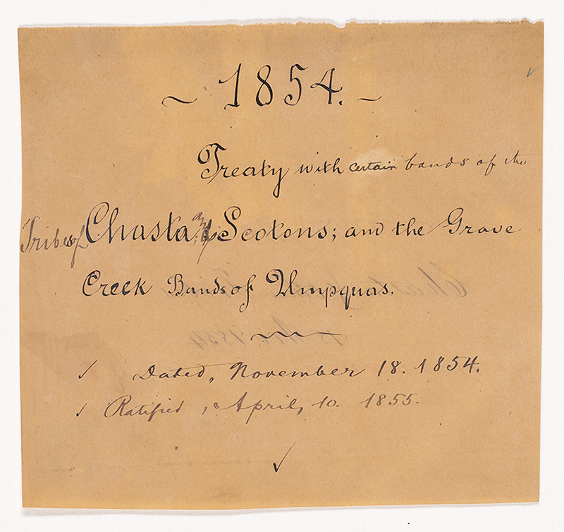 Uma folha de papel amarelado com texto escrito à mão. Proeminente no topo está a data de 1854 e o texto começa “Tratado com certos grupos das tribos de...”