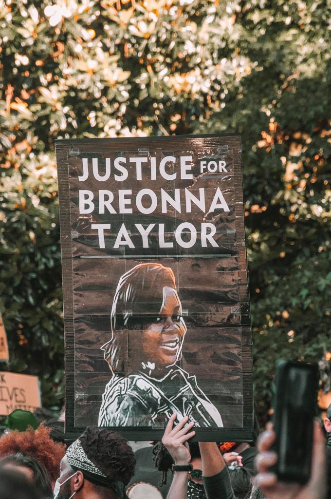 sign that reads 'Justice for Breonna Taylor'