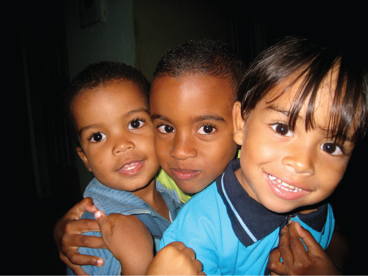 Figura 9.6. Niños en un pueblo rural del noreste brasileño. Foto de Melanie A. Medeiros.