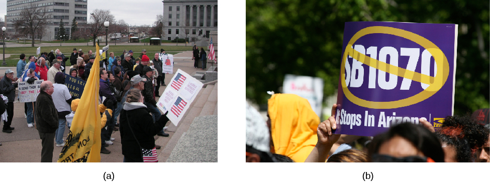 تُظهر الصورة A مجموعة من الأشخاص يحملون لافتات وأعلام. تُظهر الصورة B لافتة مثبتة فوق حشد من الناس؛ تُظهر اللافتة «SB1070" مشطوبًا. وفي الأسفل، تقول: «تتوقف في أريزونا».