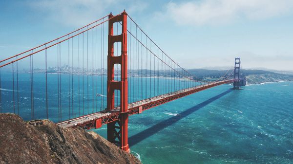 The Golden Gate Bridge during daytime.