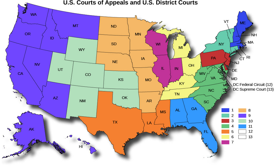 标题为 “美国上诉法院和美国地区法院” 的美国地图。 该地图显示了十三个上诉法院以及这些法院所涵盖的地理区域。 第一个区域涵盖缅因州、新罕布什尔州、马萨诸塞州和罗德岛州。 第二个区域涵盖佛蒙特州、纽约州和康涅狄格州。 第三个区域涵盖宾夕法尼亚州、新泽西州和特拉华州。 第四个区域涵盖马里兰州、西弗吉尼亚州、弗吉尼亚州、北卡罗来纳州和南卡罗来纳州。 第五个区域涵盖密西西比州、路易斯安那州和德克萨斯州。 第六个区域涵盖密歇根州、俄亥俄州、肯塔基州和田纳西州。 第七个区域涵盖威斯康星州、伊利诺伊州和印第安纳州。 第八个区域涵盖北达科他州、南达科他州、内布拉斯加州、明尼苏达州、爱荷华州、密苏里州和阿肯色州。 第九个区域涵盖华盛顿州、蒙大拿州、爱达荷州、俄勒冈州、加利福尼亚州、内华达州、夏威夷州、阿拉斯加州和亚利桑那州。 第十个区域涵盖怀俄明州、犹他州、科罗拉多州、堪萨斯州、俄克拉荷马州和新墨西哥州。 第十一个区域涵盖阿拉巴马州、乔治亚州和佛罗里达州。 第十二法院被标记为 “华盛顿特区联邦巡回法院”，第十三法院被标记为 “华盛顿特区最高法院”。