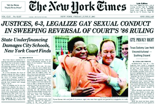 صورة للصفحة الأولى من صحيفة نيويورك تايمز. العنوان الرئيسي هو «القضاة، 6-3، شرعوا السلوك الجنسي المثلي في نقض شامل لحكم المحكمة لعام 86".