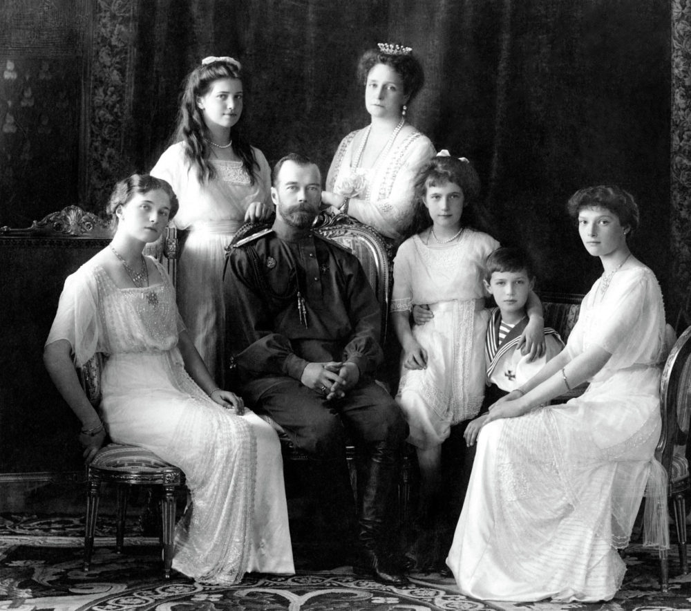 Russian_Imperial_Family_1913-e1521652724595.jpg
