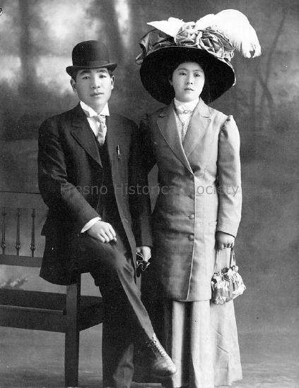 Yoritomo Karmakura and his bride circa 1905.jpeg