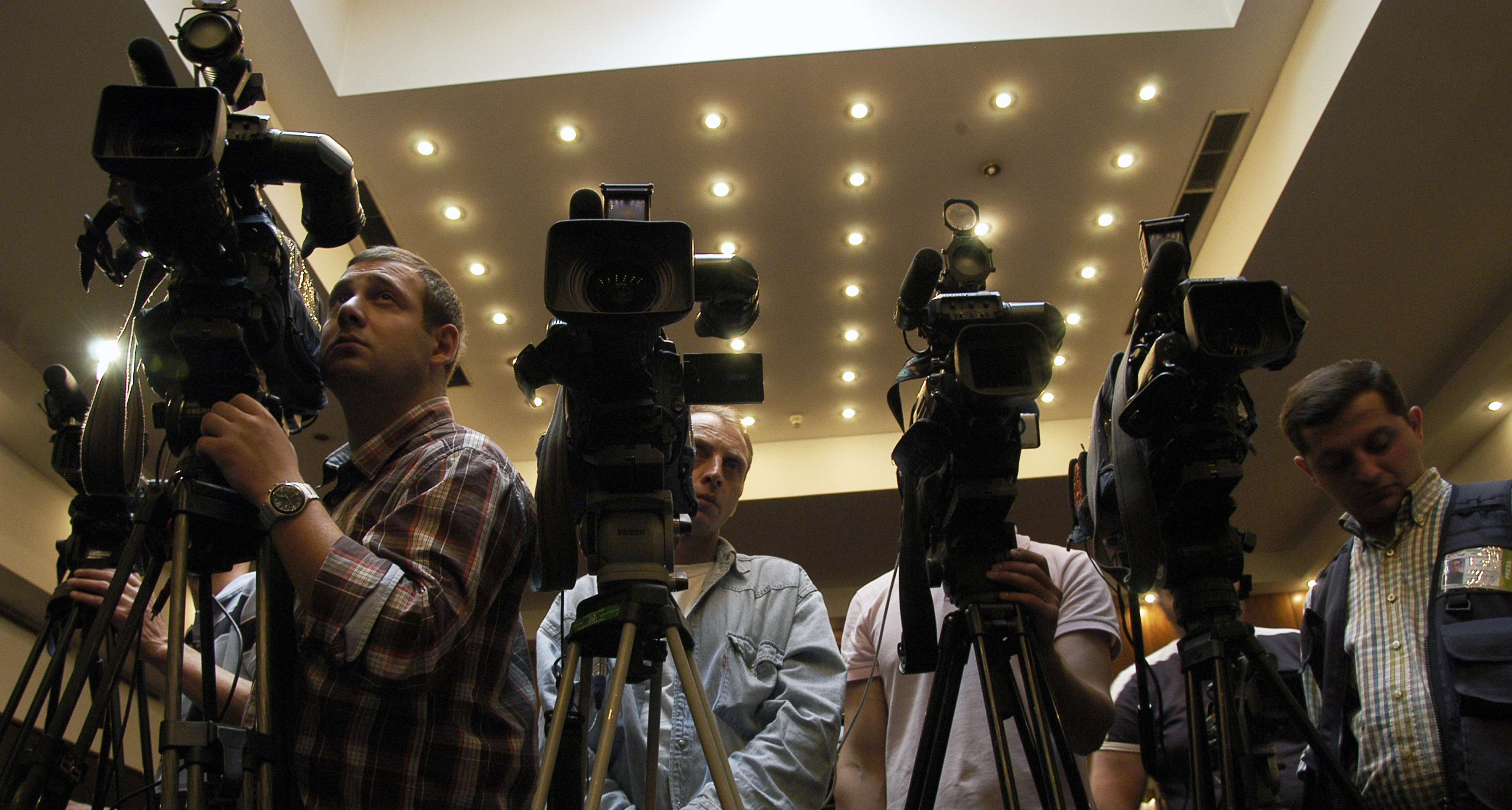 Camera_crews_at_the_joint_Press_Conference_given_by_the_Congress_and_the_ODIHR._Tbilisi_2010.jpg
