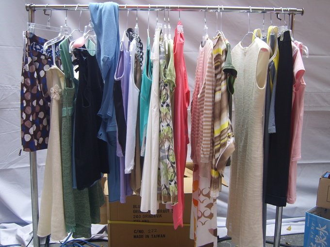 fashion-show-clothes-racks.jpg