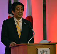 هذه صورة لرئيس الوزراء الياباني، شينزو آبي.