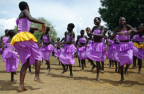 Cultural_celebrations_resumed_with_the_end_of_the_LRA_conflict_in_Northern_Uganda_(7269658432).jpg
