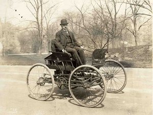 Elwood_Haynes_in_his_first_automobile,_the_Pioneer,_c_1910_300px.jpg