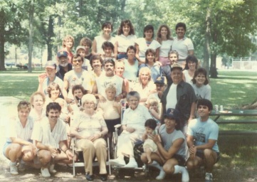 361px-1986_Ffamily_reunion.jpg