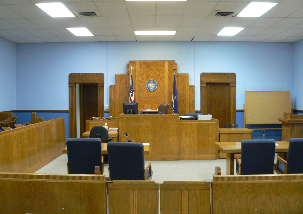 Duas configurações diferentes do tribunal são mostradas aqui.