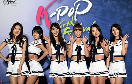 Korean group Girls' Generation, popular world-wide
