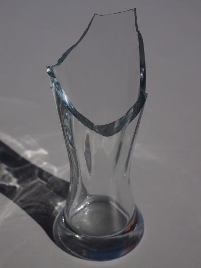glass_broken_pointed_sharp_cut_glass_breakage-762175.jpg