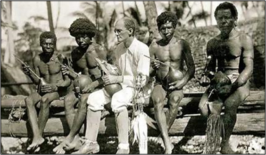 Image of Bronislaw Malinowski with the Trobriand Islanders in 1918