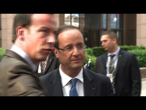 Thumbnail for the embedded element "France's Hollande set to tackle debt crisis"