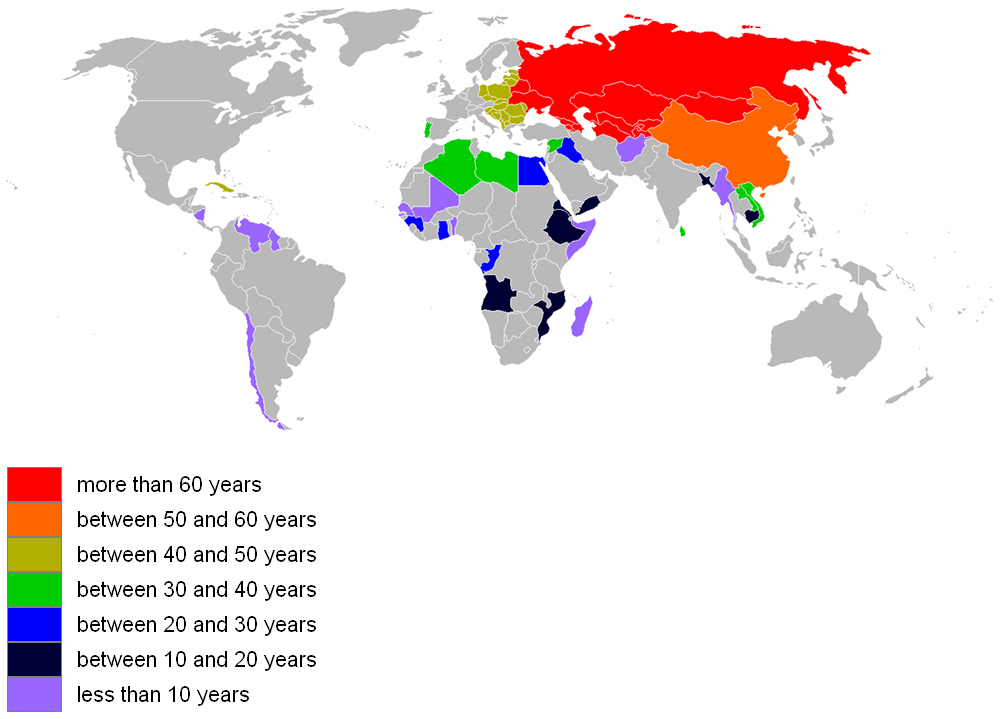 Um mapa-múndi representando os países que adotaram uma economia socialista e por quanto tempo eles a adotaram.
