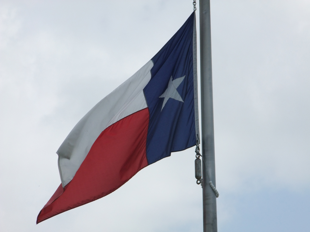 Le drapeau de l'État du Texas est montré ici.