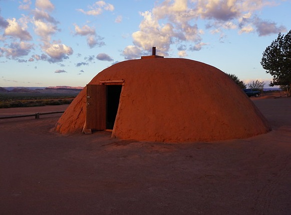 Hogan Navajo traditionnel