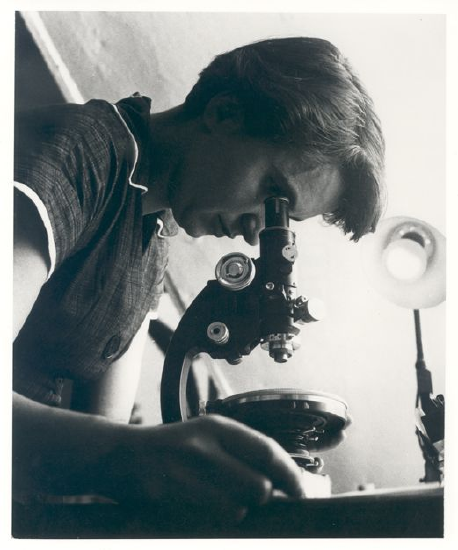Chemist and X-ray crystallographer Rosalind Franklin.