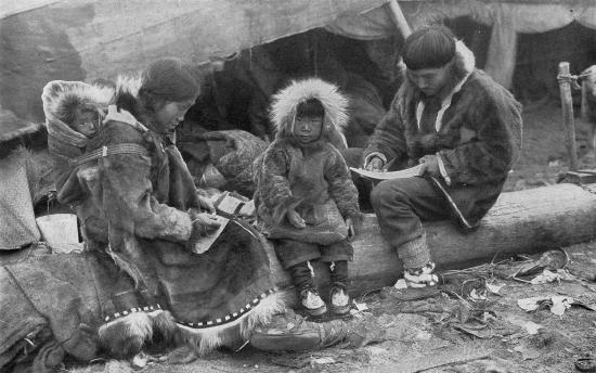 Inuit family, 1917.