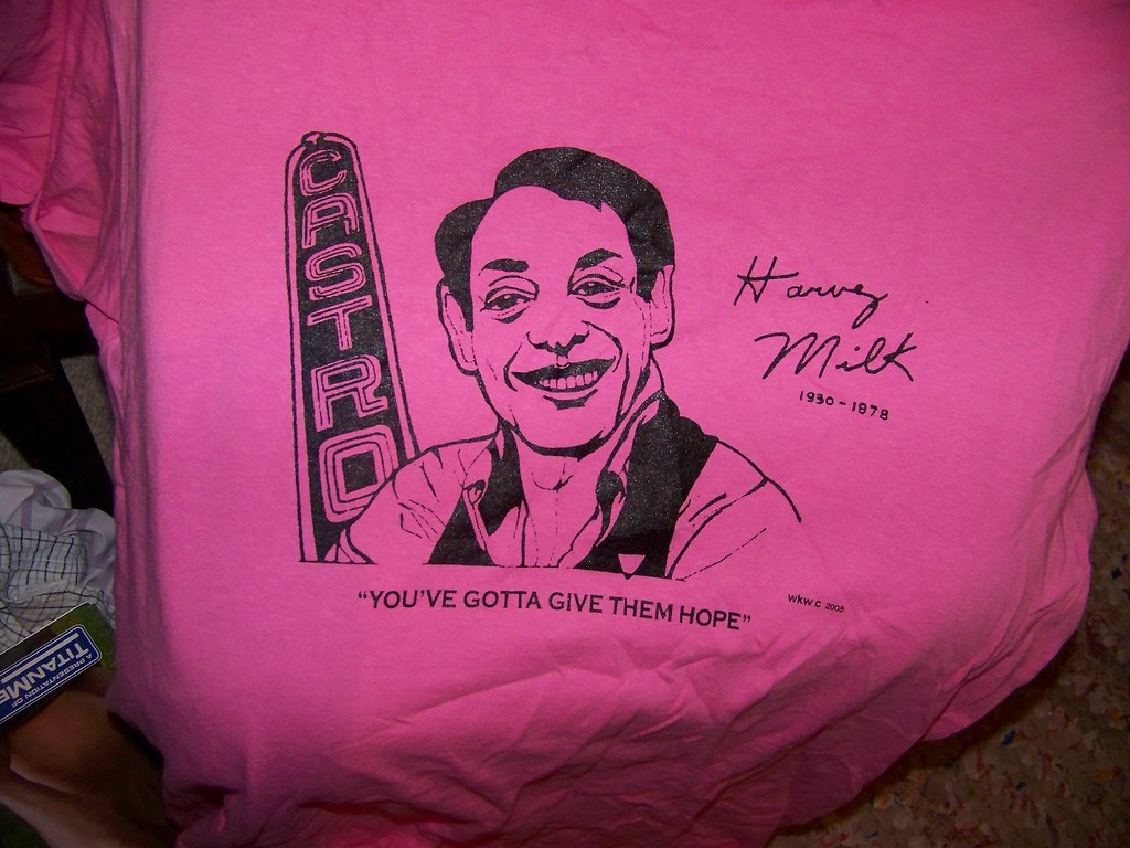 Chemise à l'effigie de Harvey Milk