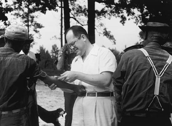 Picture of an Examination during the Tuskeegee study. 