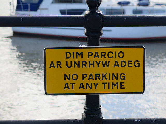 Multilingual NO PARKING sign