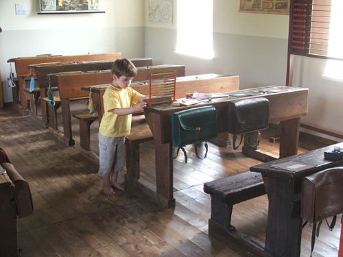Old classroom at Torf- and Siedlungsmuseum Wiesmoor.jpg