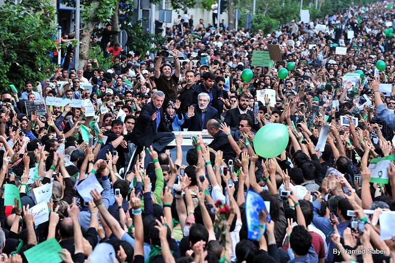 800px-6th_Day_-_Mousavi_inside_the_Crowd.jpg