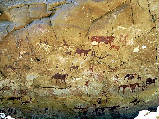 512px-Prehistoric_Rock_Paintings_at_Manda_Guéli_Cave_in_the_Ennedi_Mountains_-_northeastern_Chad_2015.jpg