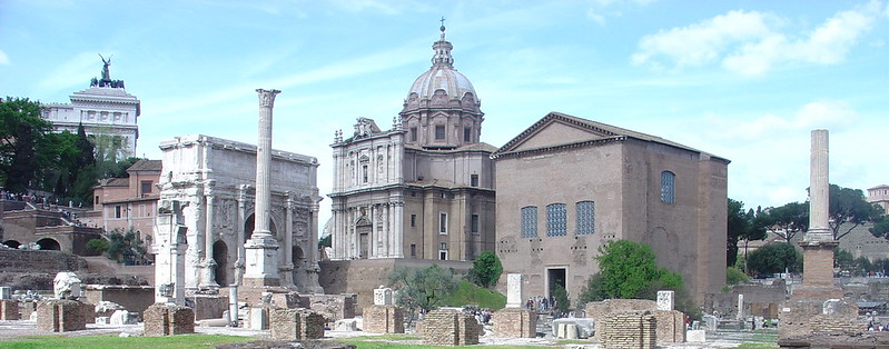 Photograph of the Roman Forum from ground level.