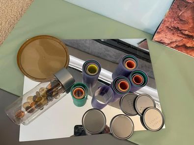 Loose parts consisting of a tube, multiple rings and small medal lids. 