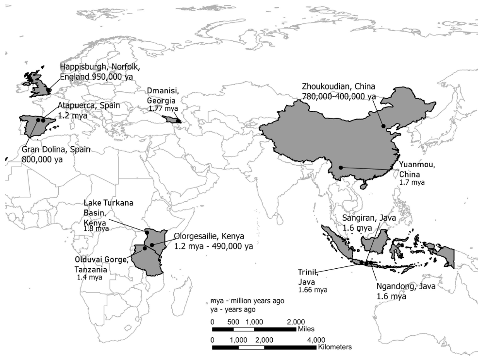 Mapa que muestra ubicaciones de hallazgos fósiles de Homo erectus en África y Eurasia. Ver texto para más detalles.