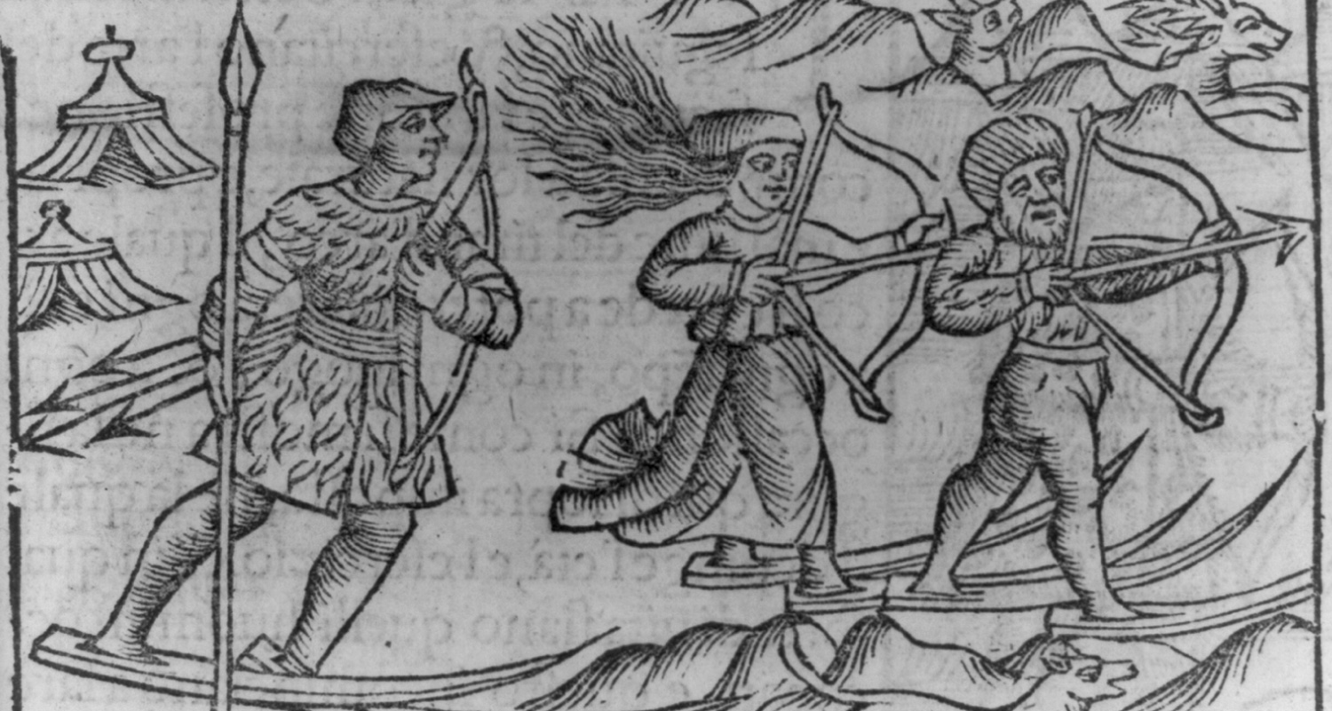 黑白素描，描绘了两个男人和一个女人用弓箭狩猎。 他们都在滑雪板上，还有一只狗在身边。 后台有两个帐篷。 那个女人的长发飞回了身后。 两个男人和女人戴着帽子。